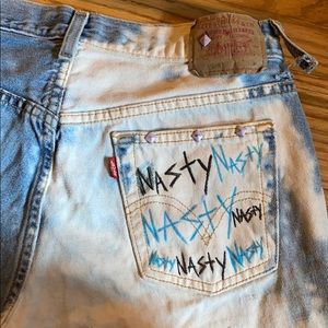 DIY Nasty Woman denim cutoffs 🖤